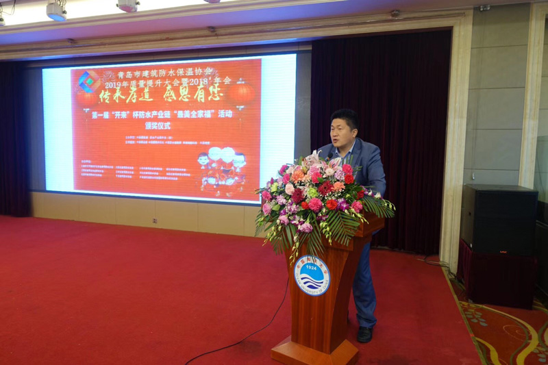 最美全家福”評選活動第一名胡學(xué)衡先生作為獲獎?wù)叽磉M(jìn)行發(fā)言